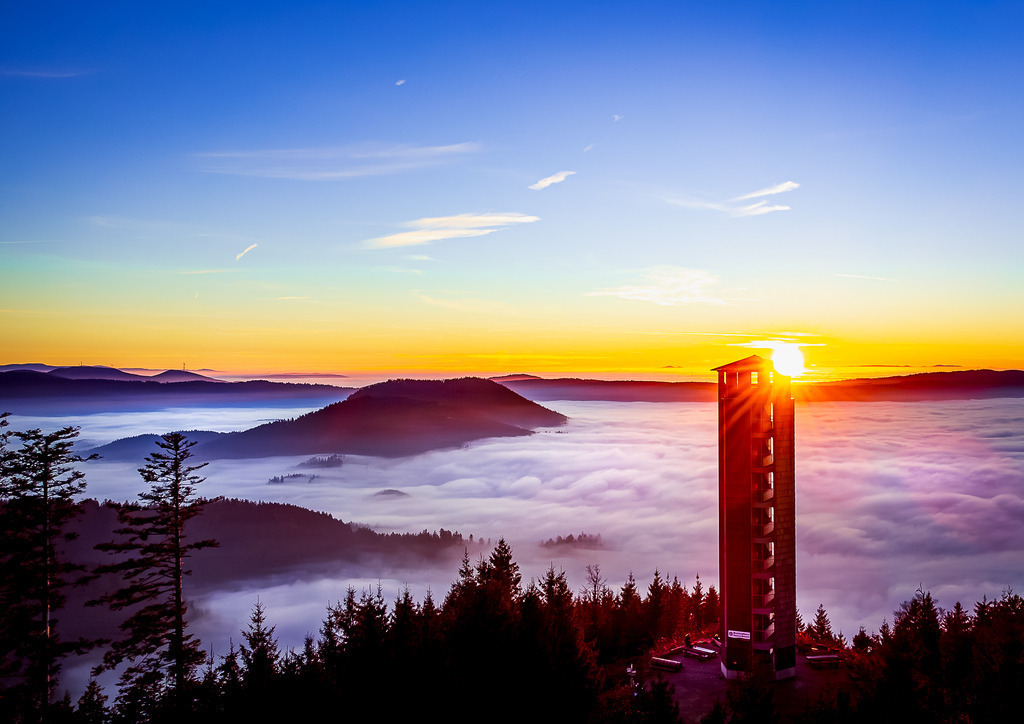 MPI_Sehenswürdigkeiten_0004-2 | Inversionswetterlage im Sonnenuntergang beim Buckopfturm in Oppenau - Realisiert mit Pictrs.com