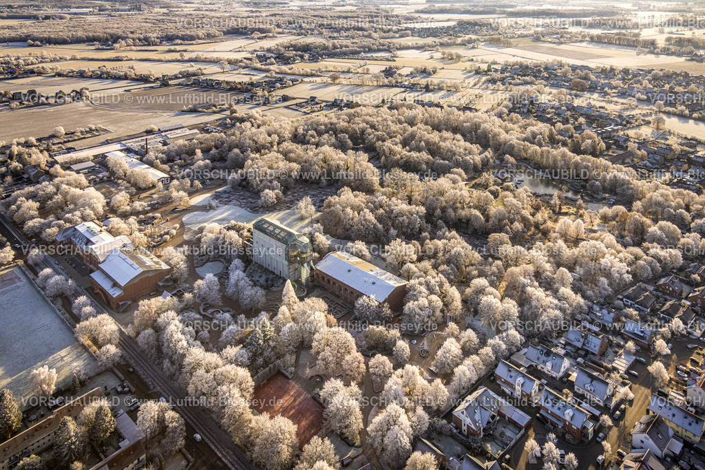 Hamm221202556 | Luftbild, Winterlicher Maximilianpark Freizeitpark mit Glaselefant, See und Haupteingang, Uentrop, Hamm, Ruhrgebiet, Nordrhein-Westfalen, Deutschland