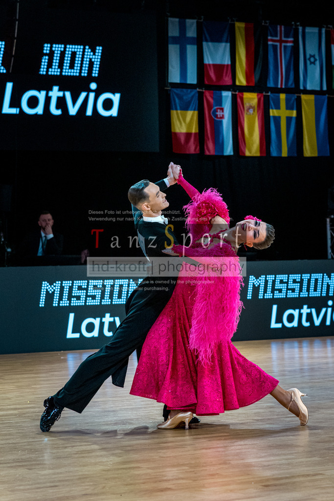20251212_WDSF_World_Ch_Cup_RS-Std_1469-2 | Tanzsportbilder, Standardtanz, Lateintanz, WDSF, DTV, LTVB, dancecomp, goc, hessen tanzt, blaues band der spree, walzer, tango, wiener walzer, slowfox, quickstepp, samba, rumba, cha-cha-cha, paso doble. jive, hd-kroft photography, turniertanzsport