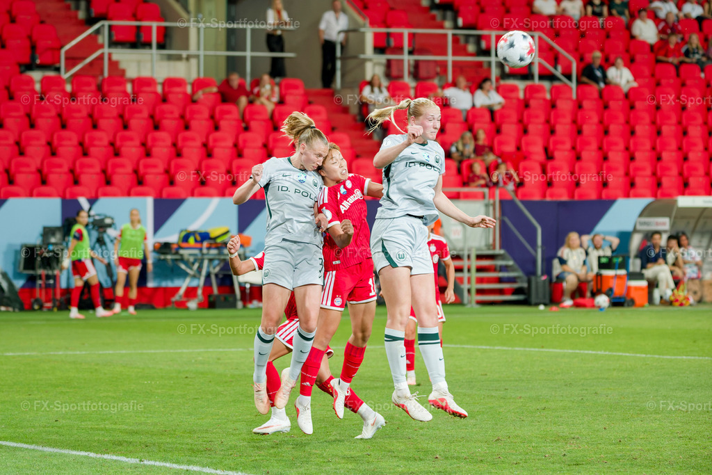 Supercup-Frauen-Bayern-Muenchen-vs-VfL-Wolfsburg 071 | Sportfotos und Eventgalerien von FX-Sportfotografie. Bilder von Fußball, Vereinsveranstaltungen und Events direkt ansehen und als Download bestellen. - Realisiert mit Pictrs.com