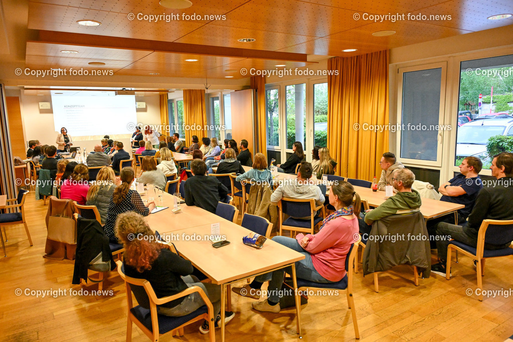 Puchenau_ Versammlung zum Erhalt der Mittelschule_ 23.04.2024-5 | 23.04.2024, Puchenau, AUT, Puchenau, im Bild Versammlung zum Erhalt der Mittelschule und der Musikschule