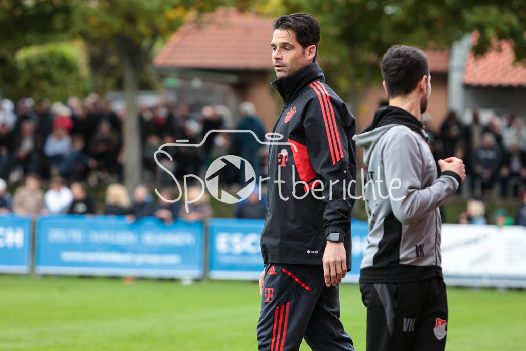 TSV Aubstadt - FC Bayern Amateure | Victor Kleinhenz Trainer des TSV und FCB Trainer Stefan Buck verabschieden sich nach der Partei