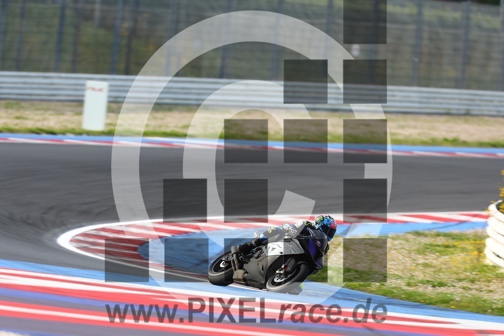 0174-20260403_03282 | Schöne Erinnerungen an spannende Momente - das festzuhalten ist unser Job. PIXELrace.de ist seit 2003 auf den Rennstrecken Europas unterwegs um die Action draußen beim Fahren und die wunderbare Stimmung imm Fahrerlager für euch einzufangen.