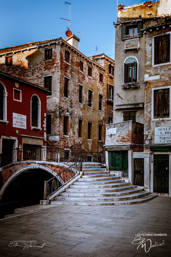 20220309-171949 ITALIEN-Venedig_031-1 Kopie | Herzlich willkommen auf meiner Seite! Ich bin Elke Wallnisch, Deine Fotografin für lichtstarke Momente. Der Name steht für alles, was mich mit der Fotografie verbindet: Das Licht und seine machtvolle Wirkung auf eine Situation oder unsere Stimmung - Realisiert mit Pictrs.com