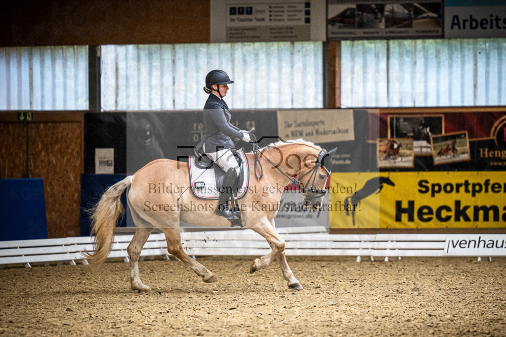 DOS_0414 | Entdecke hochwertige Reitturnierfotos von Foto Oger. Professionell, emotional und authentisch – jetzt Lieblingsmomente im Shop bestellen.Deutschlandweite Turnierfotografie. - Realisiert mit Pictrs.com