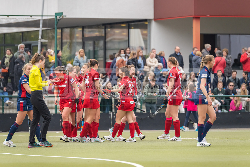 HK_20230416_107092 | 1. Bundesliga Damen Düsseldorfer HC - Rot-Weiss Köln am 16.4.2023 DHC Düsseldorf, Düsseldorf , Rebecca Grote ( Rot-Weiss Köln #9 ) , Paula Brux ( Rot-Weiss Köln #44 ) , Emma Boermanns ( Rot-Weiss Köln #33 ) , Helena Würker ( Rot-Weiss Köln #16 )