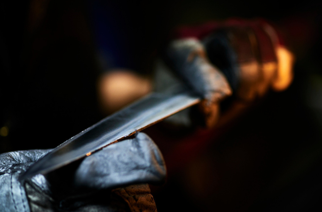 Detail der Klinge beim schleifen | Wien, Austria - December 03, 2018: Messerkönig; Detail der Klinge beim schleifen. - Realisiert mit Pictrs.com