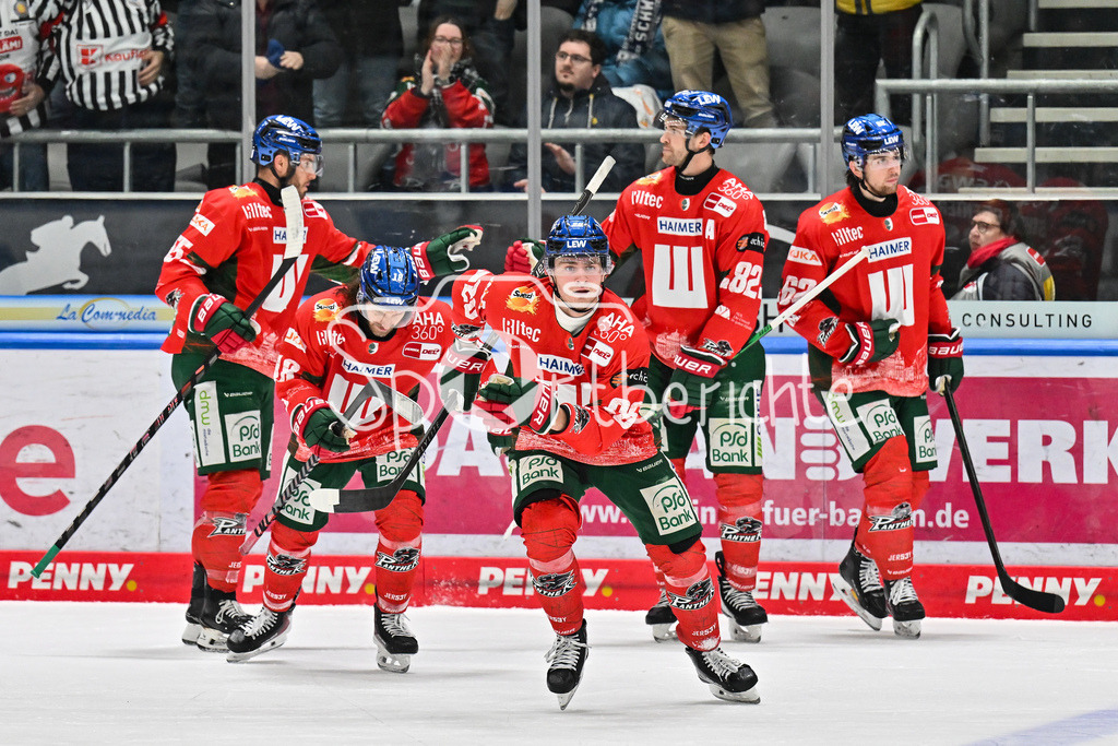 Augsburger Panther - Schwenninger Wild Wings | Professionelle Sportfotos aus den Bereichen Fußball, Eishockey, Handball und vieles mehr. Ob Sieg oder Niederlage