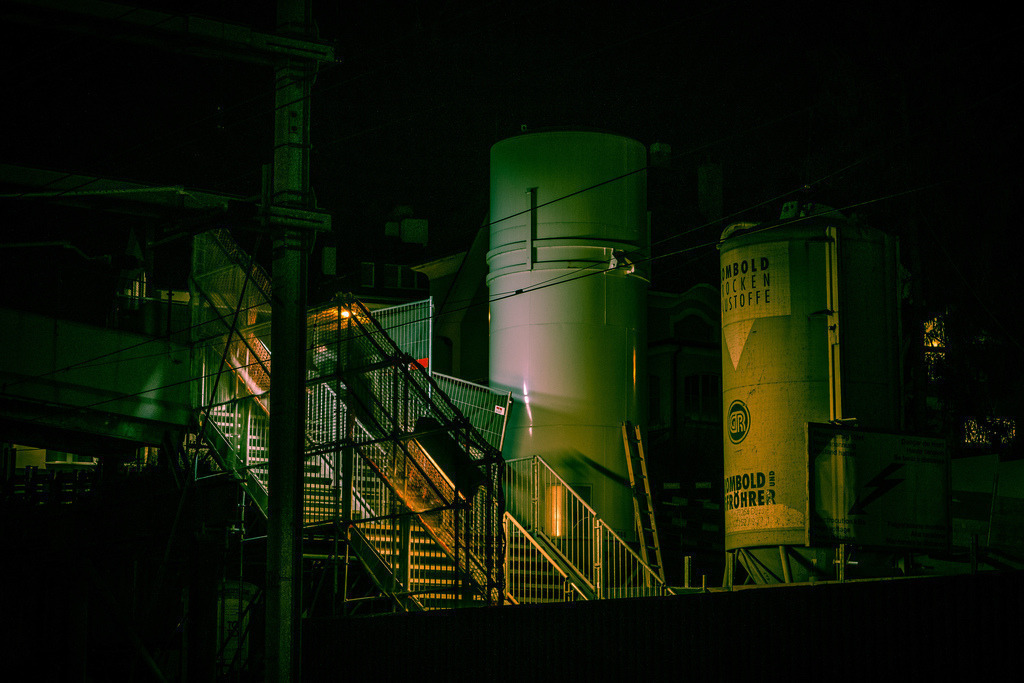 Zement-Silo Bauarbeiten SBB, Bahnhof Liestal | colour, farbig - Realisiert mit Pictrs.com