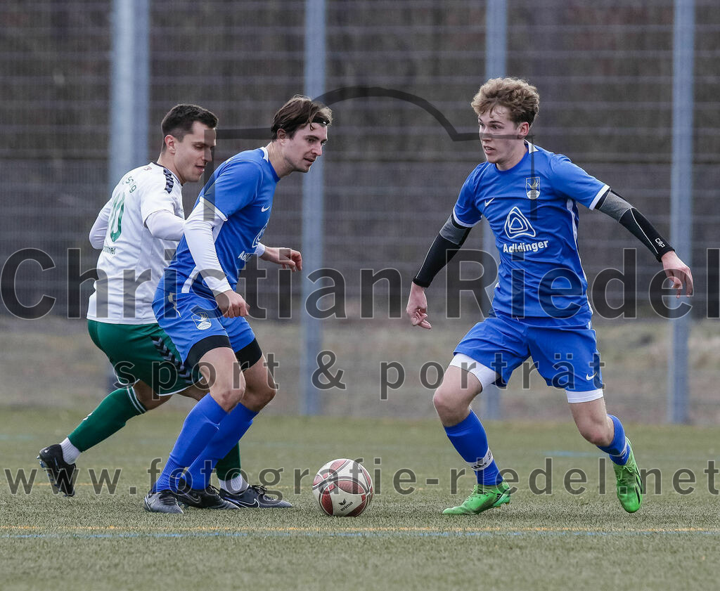 2024-02-17_007_FC_Schwaig_gegen_SV_Kranzberg | Marzling, Deutschland, 17.02.2024:
Fußball, Landesliga Südost 2023 / 2024, Testspiel, FC Schwaig gegen SV Kranzberg, Endergebnis: 4:1

Vincent Sommer (FC Schwaig, #10), Levi Peis (SV Kranzberg, #7), Johannes Lühr (SV Kranzberg, #13)

Foto: Christian Riedel / fotografie-riedel.net