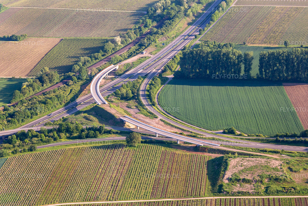 Luftbild: A65 Landau Nord Ausfahrt Brückenneubau im Ortsteil Dammheim in Landau im Bundesland Rheinland-Pfalz in Deutschland. Foto: IMG_114169.jpg vom 26.05.2019 durch Werner Riehm/FLY-FOTO.de