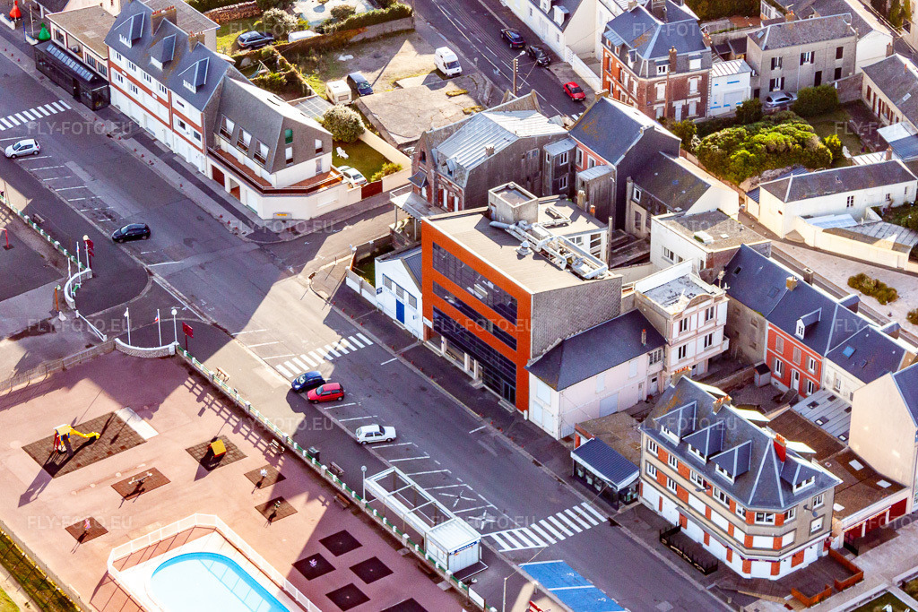 Vue aérienne: Vue de la ville à Cayeux-sur-Mer dans le département Somme, France. Photo: IMG_70910.jpg prise le 24/08/2014 par Werner Riehm/FLY-FOTO.eu – Résolution de l'original: 3722 x 2481 px