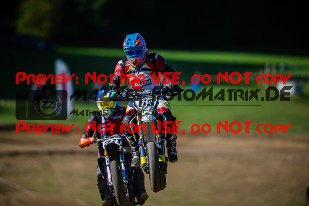 MaZZes_FotoMatrix_220904_6800 | UE40