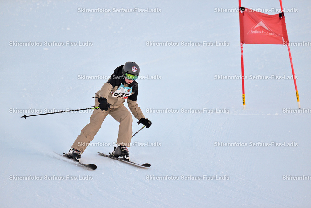 SRF_25.12.2025_0112 | Skirennfotos,Serfaus,Fiss,Ladis,Kinderskirennen,Winter,Tirol,Oberland,skirace,SFL,feelfree,weil wir's genießen,ski,Ski,skifahren,Sonnenplateau, - Realisiert mit Pictrs.com
