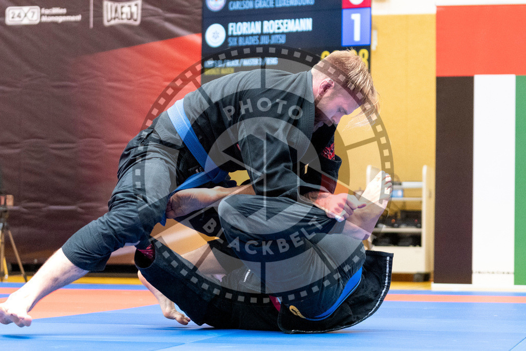 20231118PBB10780 | Fighters compete during the AJP Tour 600 Frankfurt Championship in Frankfurt/Main, Germany, on November 18, 2023.