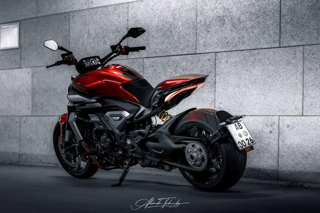 Ducati xDivael V4 | Entdecken Sie die faszinierende Welt von Alexander Tschuncky Arts: Kreative Fotografie, atemberaubende Automobilkunst und hochwertiger Bilderdruck. Lassen Sie sich inspirieren! - Realisiert mit Pictrs.com