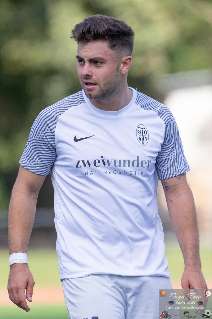 Testspiel: Spvgg. 03 Fechenheim - Türk Gücü Friedberg, 13.07.2024 | Felix Casalino (Spvgg. 03 Fechenheim #11) Freisteller, Portrait / Porträt, Spvgg. 03 Fechenheim - Türk Gücü Friedberg, Frankfurt am Main, Sportanlage Birsteiner Straße, 13.7.2024 - Realisiert mit Pictrs.com