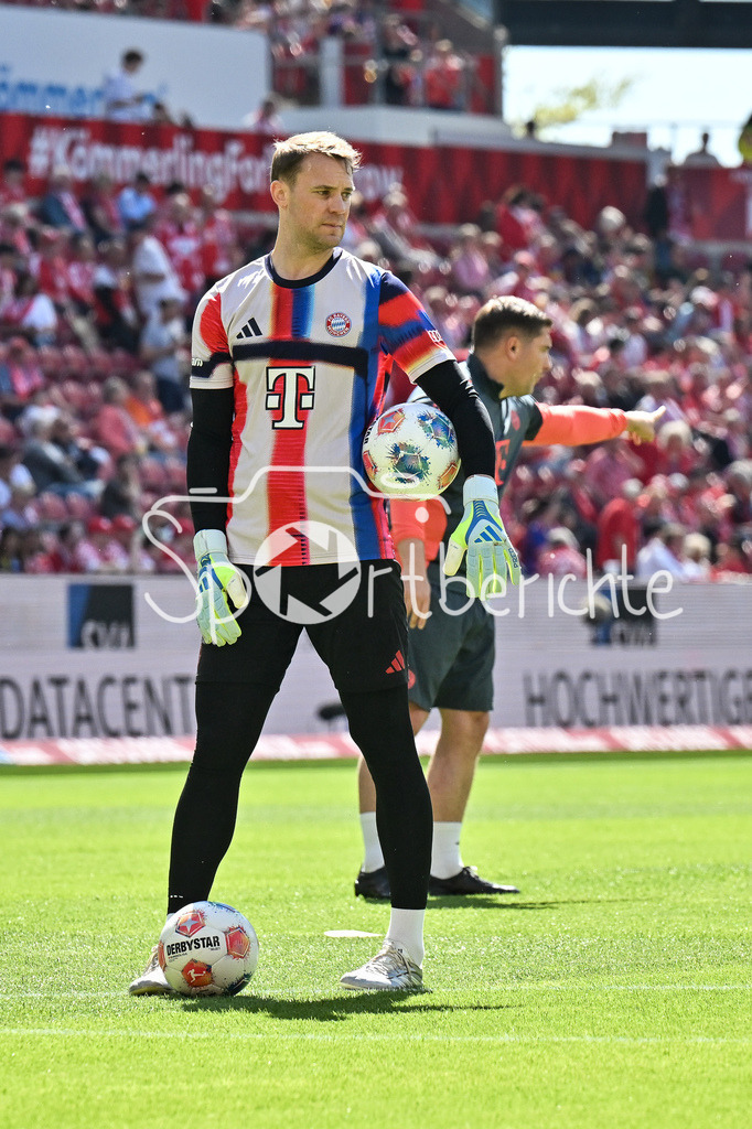 1. FSV Mainz 05 - FC Bayern München | MAINZ, GERMANY - 25. APRIL: im Bild Manuel NEUER (FC Bayern Munich 1) beim warmmachen vor dem Bundesligamatch zwischen dem 1. FSV Mainz 05 und dem FC Bayern München am 31. Spieltag in der MEWA Arena / DFL REGULATIONS PROHIBIT ANY USE OF PHOTOGRAPHS AS IMAGE SEQUENCES AND/OR QUASI-VIDEO