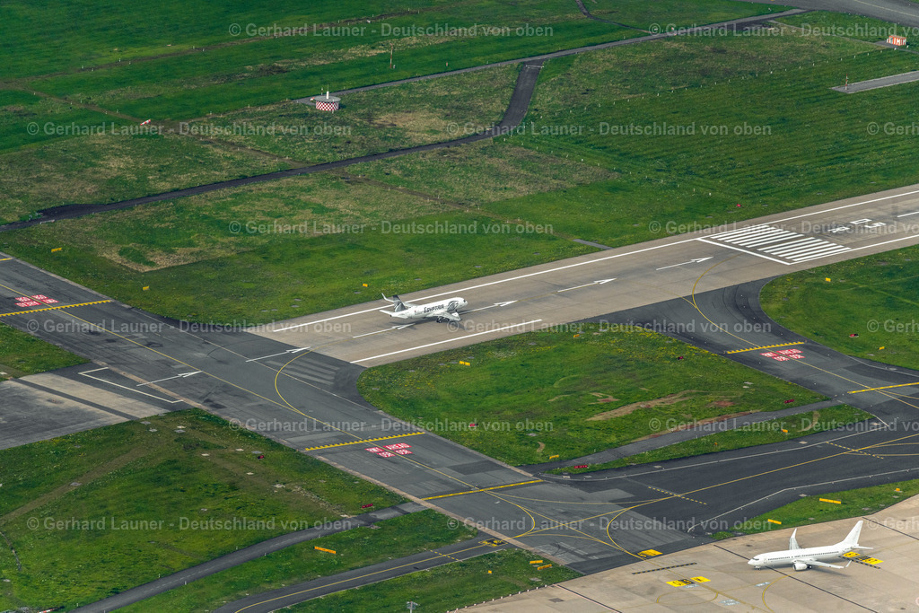 4049639 | startende Passagiermaschine am Flughafen Düsseldorf