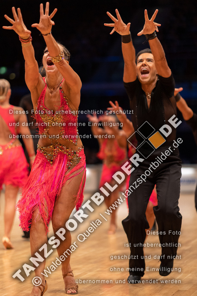 20221112-03212 | Hier finden Sie Tanz Bilder vom Latein und Standard Formationen tanzen. Sportbilder vom Tanzsport. Schöne Fotos und von Weltmeisterschaft, Europameisterschaft, Bundesliga, Regionalliga, Oberliga und Landesliga sowie von GOC Stuttgart, DanceComp, WM Bremen