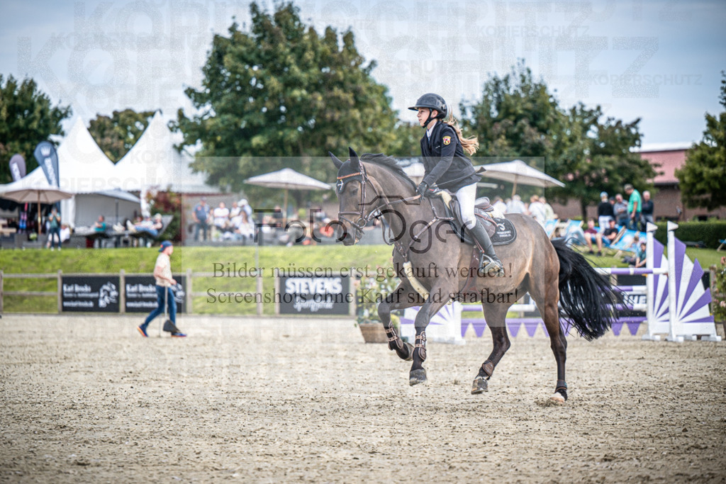 DOS_3682 | Entdecke hochwertige Reitturnierfotos von Foto Oger. Professionell, emotional und authentisch – jetzt Lieblingsmomente im Shop bestellen.Deutschlandweite Turnierfotografie. - Realisiert mit Pictrs.com