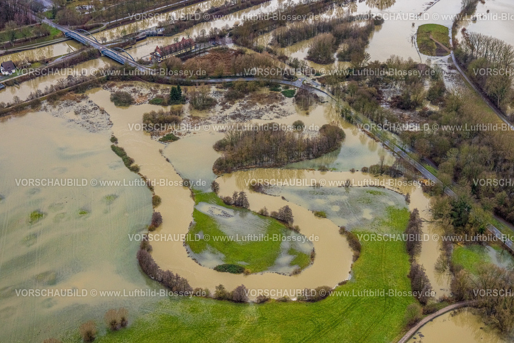 Hamm231201195 | Luftbild vom Hochwasser der Lippe, Weihnachtshochwasser 2023, Fluss Lippe tritt nach starken Regenfällen über die Ufer, Überschwemmungsgebiet Lippeaue Mühlengraben, Lippebrücke Fährstraße und Flussmäander, Stadtbezirk Heessen, Hamm, Ruhrgebiet, Nordrhein-Westfalen, Deutschland