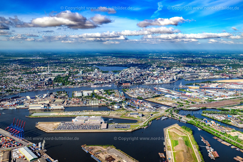 Hamburg_Steinwerder_ELS_9819070524 | HAMBURG 07.05.2024 Landschaft des Hafens am Flussverlauf der Elbe im Ortsteil Steinwerder in Hamburg, Deutschland. Weiterführende Informationen bei: HPA Hamburg Port Authority. // Landscape of the harbor on the river Elbe in the district of Steinwerder in Hamburg, Germany. Further information at: HPA Hamburg Port Authority. Foto: Martin Elsen