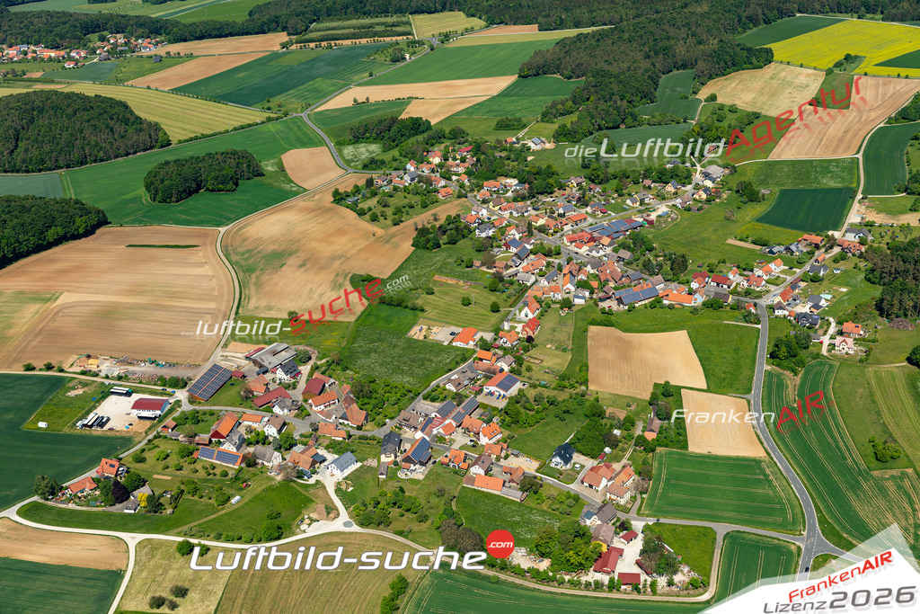 Die Luftbildaufnahme Morschreuth - Gößweinstein wurde 2020 mittels Flugzeug (keine Drohne) erstellt. Perfekte Schärfe und Druck- Ergebnisse- Garantiert!