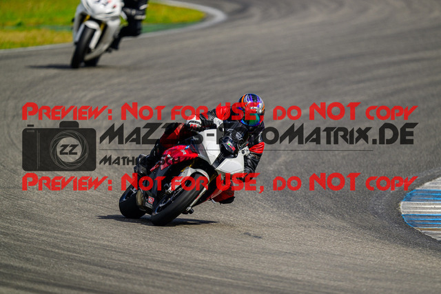 MaZZes_FotoMatrix_240615_6007705_7251 | ROT