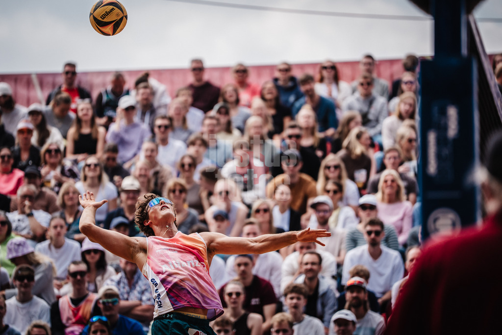 Beachvolleyball | Männer | Allianz German Beach Tour 2025 | Tourstop Düsseldorf | 18.05.2025 | Hennes Nissen beim Angriff