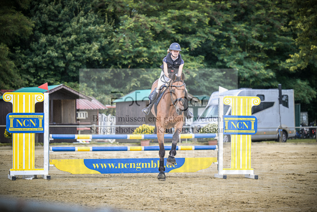 DOS_6595 | Entdecke hochwertige Reitturnierfotos von Foto Oger. Professionell, emotional und authentisch – jetzt Lieblingsmomente im Shop bestellen.Deutschlandweite Turnierfotografie. - Realisiert mit Pictrs.com
