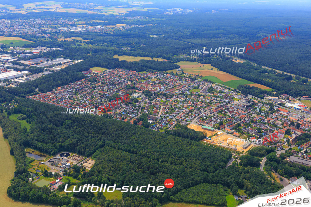 Die Luftaufnahme der Stadt Altenstadt-an-der-waldnaab wurde vom UL-Flugzeug heraus erstellt ( keine Drohne )- hohe Auflösung für beste Qualität