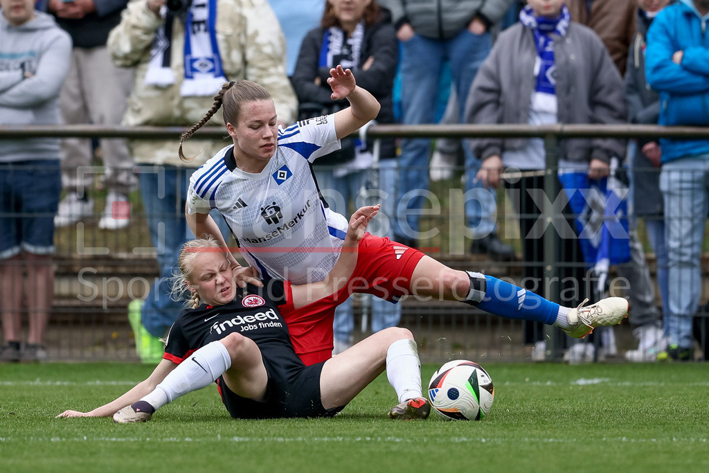 Fussball, 2. Frauen-Bundesliga, Hamburger SV - Eintracht Frankfurt II | v.li.: Keira Bednorz (Eintracht Frankfurt II, 23) und Christin Meyer (Hamburger SV, 16) im Zweikampf, Duell, Dynamik, Aktion, Action, Spielszene, DIE DFB-RICHTLINIEN UNTERSAGEN JEGLICHE NUTZUNG VON FOTOS ALS SEQUENZBILDER UND/ODER VIDEOÄHNLICHE FOTOSTRECKEN. DFB REGULATIONS PROHIBIT ANY USE OF PHOTOGRAPHS AS IMAGE SEQUENCES AND/OR QUASI-VIDEO.