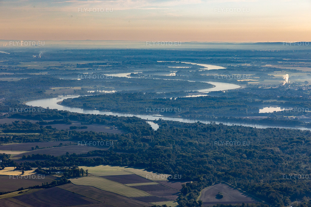 Vue aérienne: Rhin Knee Old Head Ground à Drusenheim dans le département Bas Rhin, France. Photo: IMG_114998.jpg prise le 01/06/2019 par Werner Riehm/FLY-FOTO.eu – Résolution de l'original: 5377 x 3584 px