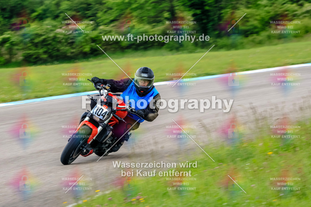 MotoTeam-3245 | Hier findet Ihr Bilder von Touristenfahrten auf der Nürburgring Nordschleife oder von anderen Veranstaltungen die ich besucht habe. Viel Spass beim Durch Schauen 