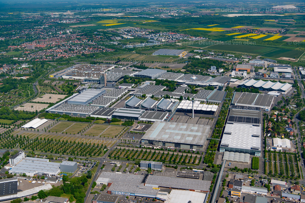 3802709 | LAATZEN 02.06.2020 Ausstellungsgelände und Messehallen der " Messegelände Hannover " in Laatzen im Bundesland Niedersachsen, Deutschland. Weiterführende Informationen bei: Deutsche Messe. // Exhibition grounds and exhibition halls of the " Messegelaende Hannover " in Laatzen in the state Lower Saxony, Germany. Further information at: Deutsche Messe. Foto: Gerhard Launer