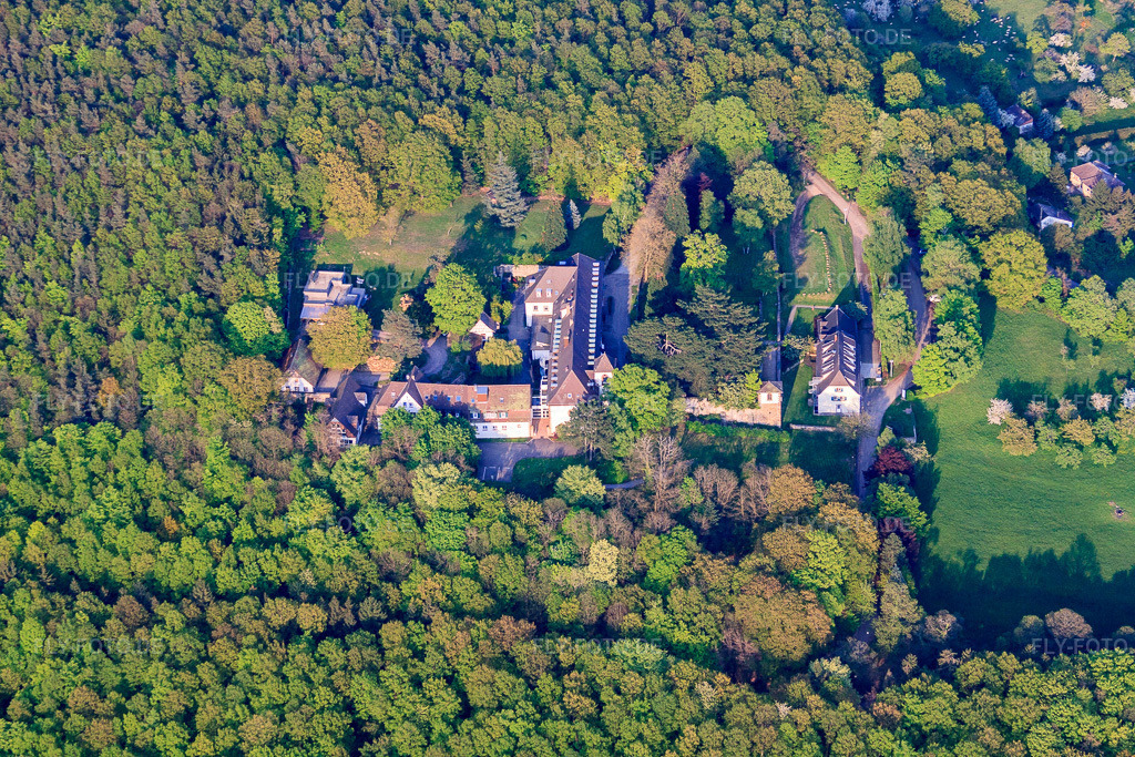Luftbild: Château de Liebfrauenberg in Gœrsdorf im Bundesland Bas-Rhin in Frankreich.Foto: IMG_56828.jpg vom 05.05.2013 durch Werner Riehm/FLY-FOTO.deAuflösung des Originals: 4752 x 3168 pxChâteau du Liebfrauenberg - akademie-an-der-grenzes jimdo page!