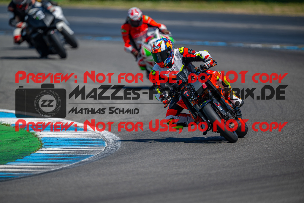 MaZZes-Fotomatrix-20260523-122880 | GRUEN