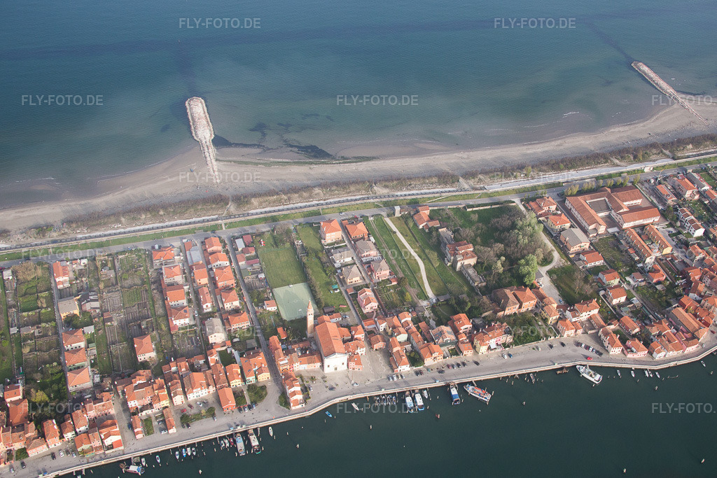Luftbild: Ortsansicht in Sant'Antonio im Bundesland Venetien in Italien. Foto: IMG_087550.jpg vom 06.04.2016 durch Werner Riehm/FLY-FOTO.de