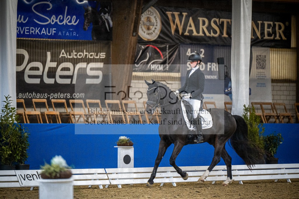 DOS_1678 | Entdecke hochwertige Reitturnierfotos von Foto Oger. Professionell, emotional und authentisch – jetzt Lieblingsmomente im Shop bestellen.Deutschlandweite Turnierfotografie. - Realisiert mit Pictrs.com
