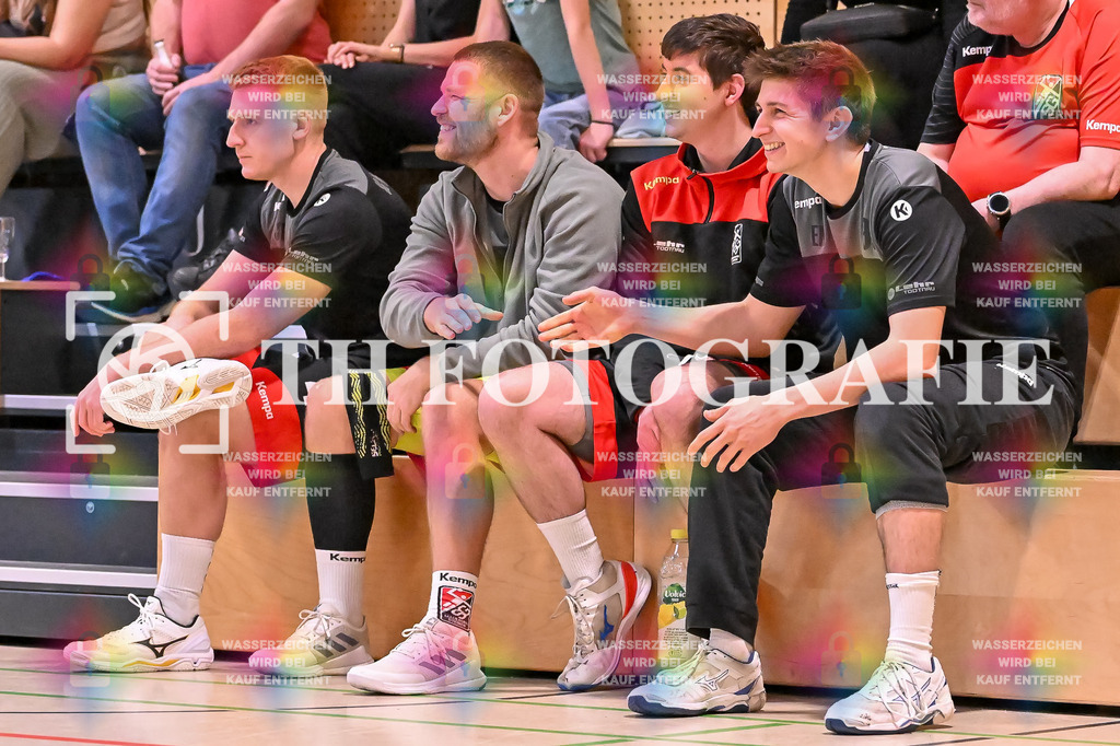 GER, SG Maulburg/Steinen - HB Kinzigtal, Handball, Suedbadenliga, 22. Spieltag, Saison 2023/2024, 27.04.2024 | Die Herren beim Frauen-Spiel

GER, SG Maulburg/Steinen - HB Kinzigtal, Handball, Suedbadenliga, 22. Spieltag, Saison 2023/2024, 27.04.2024

Foto: TH Fotografie/Thomas Hess