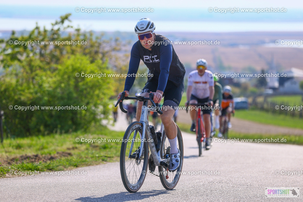 TRA_0860 | Neusiedlersee Radmarathon 2026@sportshot_your_pictrs #yourpictures#roadtowm2029 #nrm #neusiedlerseeradmarathon #neusiedlersee #neusiedlerseetourismus #burgenland #mörbisch #nrm26 #burgenlandtourismus #voglundco #poweredbyburgenlandtourismus #radsport #rad #marathon #ucigranfondo #visitburgenland #ucigranfondoworldseries