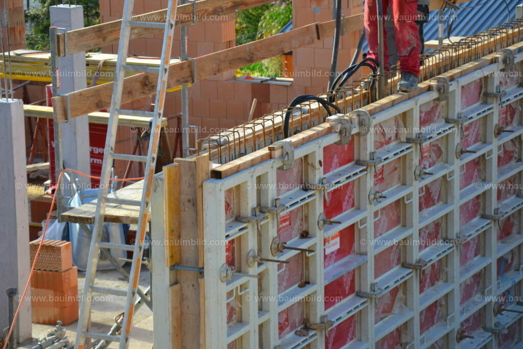 bib-lg04-betonarbeiten-0666 | Nach LV-Leistungsgruppen sortierte Detailfotos über den Bau eines Hauses. Alle Hausbau-Bilder direkt vom Urheber und Autor der Website Haus-Selber-Bauen.com
