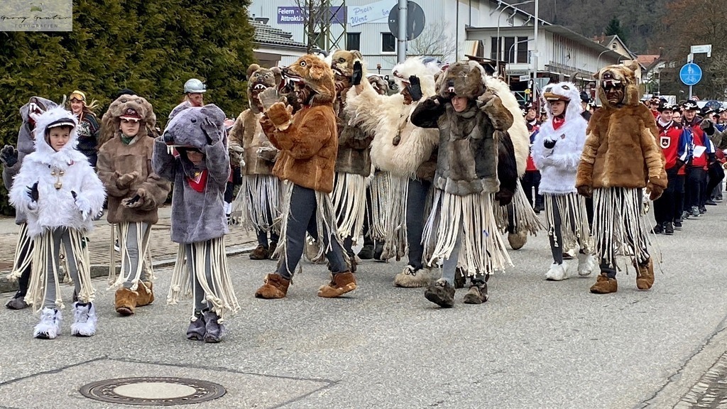 Umzug Sonn  _26-013-1-RA | Fotoblog Schwarzwald, Foto Blog Wiesental, Pfaffenberg, Winterzauber, Zeller Bergland, Zell im Wiesental, Fotoblog Wiesental, Landschaftsfotos, Bilder Wiesental, Natur, Naturbilder, Fastnacht, Zeller Fastnacht, Zeller Fasnacht, Zeller Bergland, Belchen, - Realisiert mit Pictrs.com