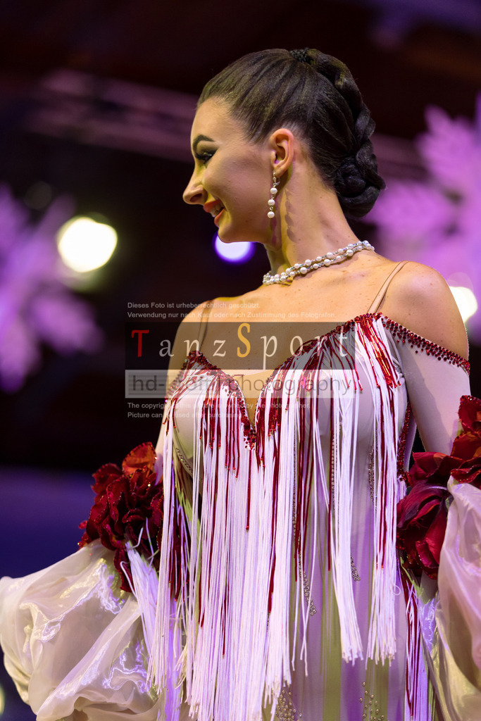 20241215_WDSF_Int_Open_Std-Riga-9274 | Tanzsportbilder, Standardtanz, Lateintanz, WDSF, DTV, LTVB, dancecomp, goc, hessen tanzt, blaues band der spree, walzer, tango, wiener walzer, slowfox, quickstepp, samba, rumba, cha-cha-cha, paso doble. jive, hd-kroft photography, turniertanzsport