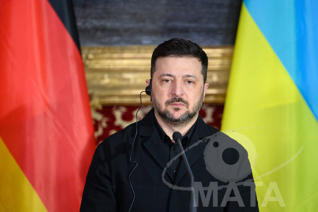 _DWI5245 | Politiker Wolodymyr Selenskyj, Präsident der Ukraine, iwährend eines Pressestatements in der Münchner Residenz vor der Verleihung des Ewald-von-Kleist-Preises.Der diesjährige Ewald-von-Kleist-Preis wird am Rande der Münchner Sicherheitskonferenz 2026 an das ukrainische Volk vergeben. München, 14.02.2026 Bayern Deutschland - Realisiert mit Pictrs.com