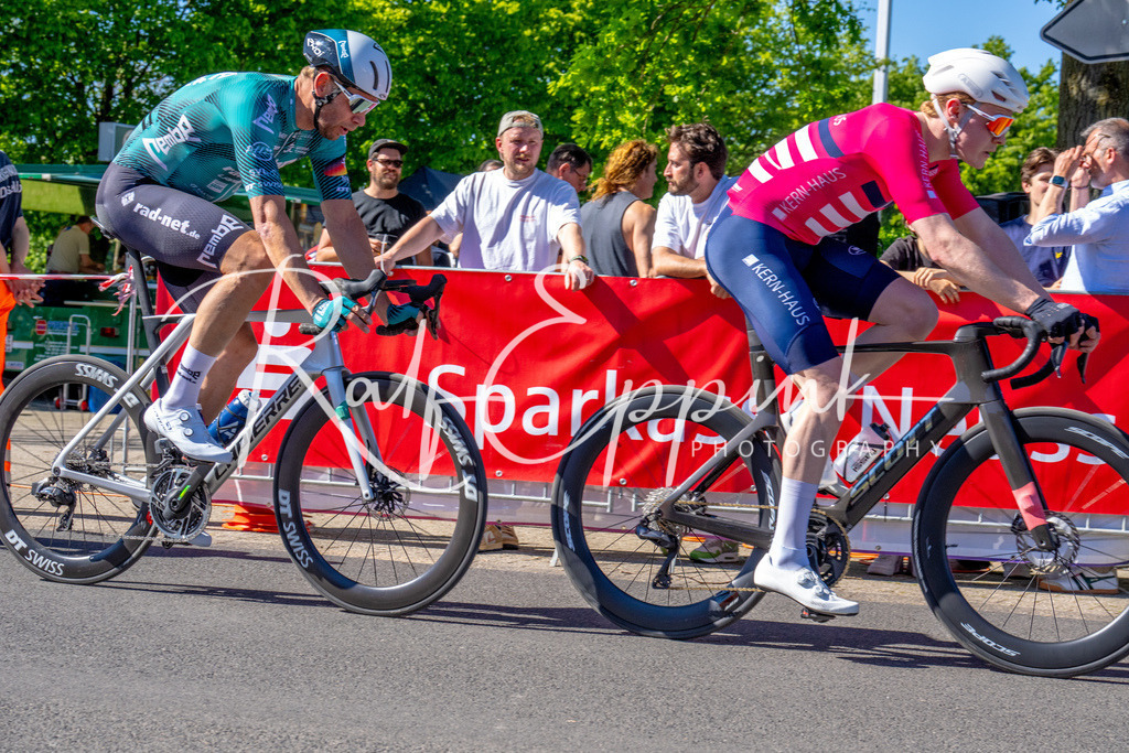 Spurt in den Mai 2026 - Großer Preis der Sparkasse Neuss | Annual one-day road cycling race "Großer Preis der Sparkasse Neuss" held in Büttgen, Germany, organized by VfR Büttgen 1912 e.V. The event features multiple races across all age categories from U11 youth to Elite men. - Realisiert mit Pictrs.com