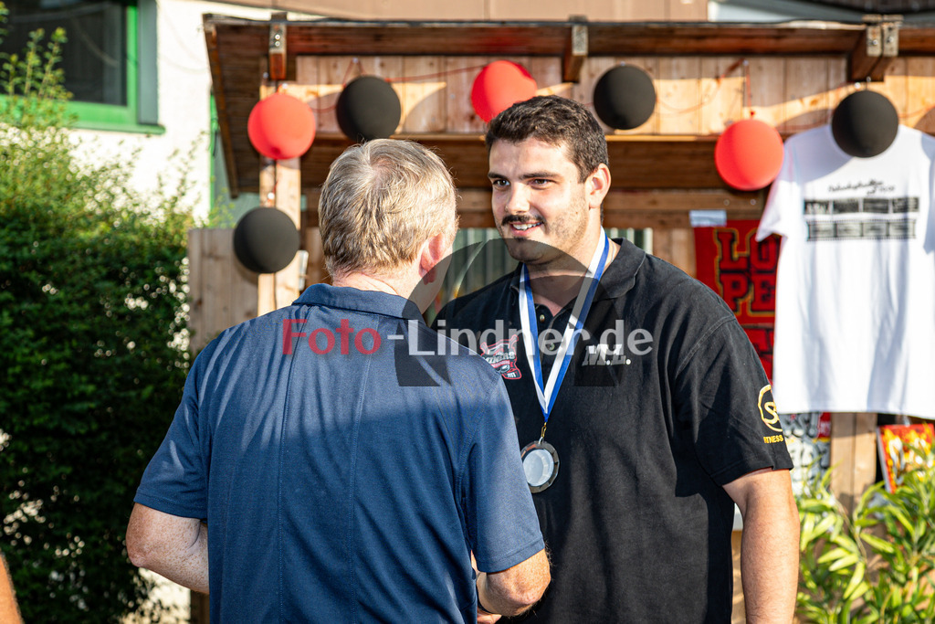 Miners Fanclub Sommerfest | Miners Fanclub Sommerfest, Miners Fanclub Sommerfest, 20240720,Ehrung Martin Lidl durch Frank Butz,2024-07-20 in Peißenberg (Eissation)Copyright: WolfgangxLindner www.foto-lindner.de