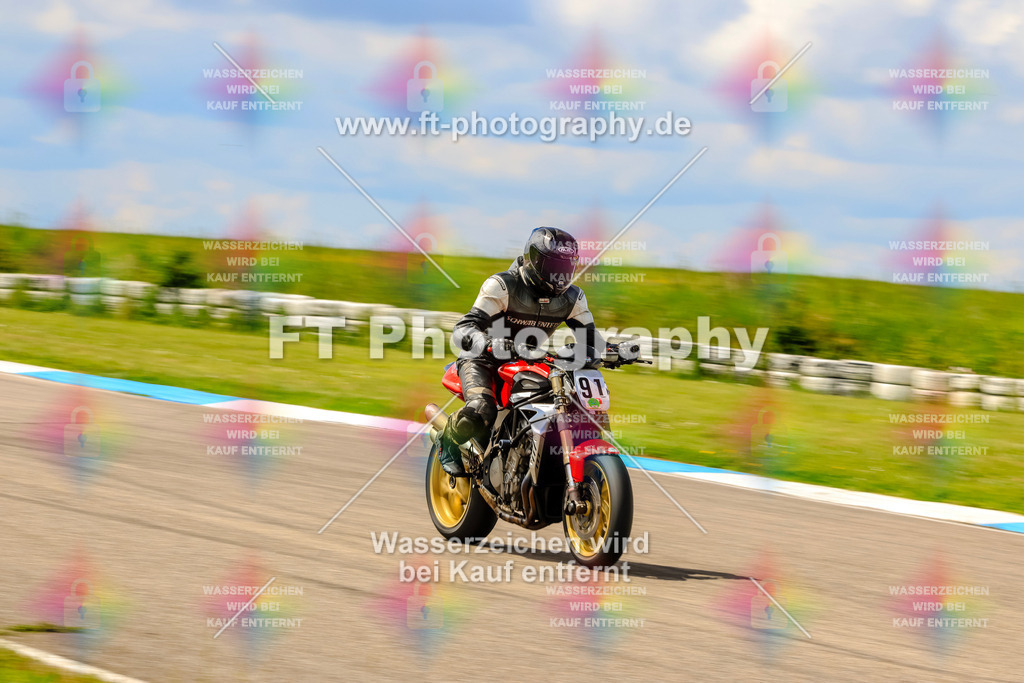 MotoTeam-0598 | Hier findet Ihr Bilder von Touristenfahrten auf der Nürburgring Nordschleife oder von anderen Veranstaltungen die ich besucht habe. Viel Spass beim Durch Schauen 