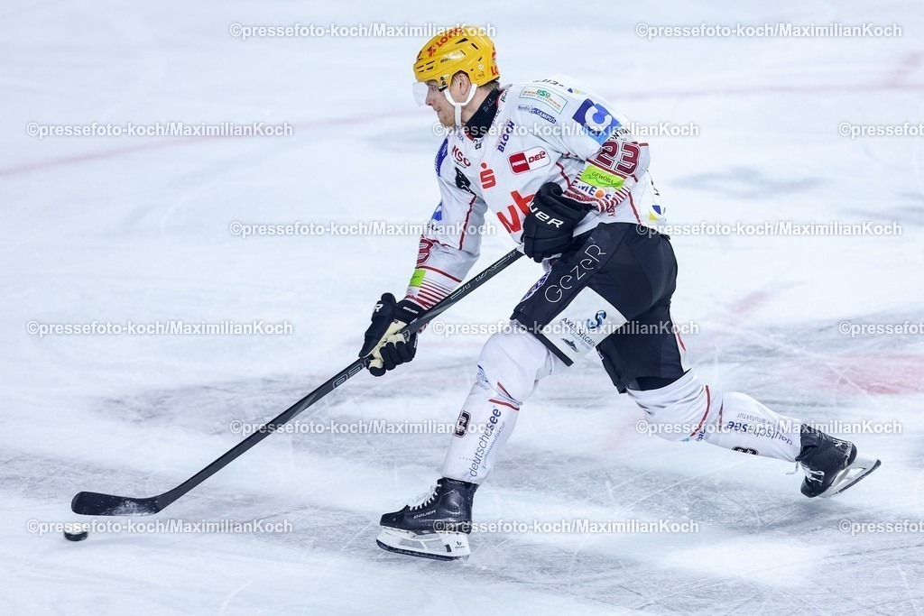 KEC24032501055 | 24.03.2025, Eishockey, DEL Play-offs, Kölner Haie - Fischtown Pinguins Bremerhaven, Viertelfinale Spiel 4, Lanxess-Arena Köln: Max Görtz (Fischtown Pinguins #23) 